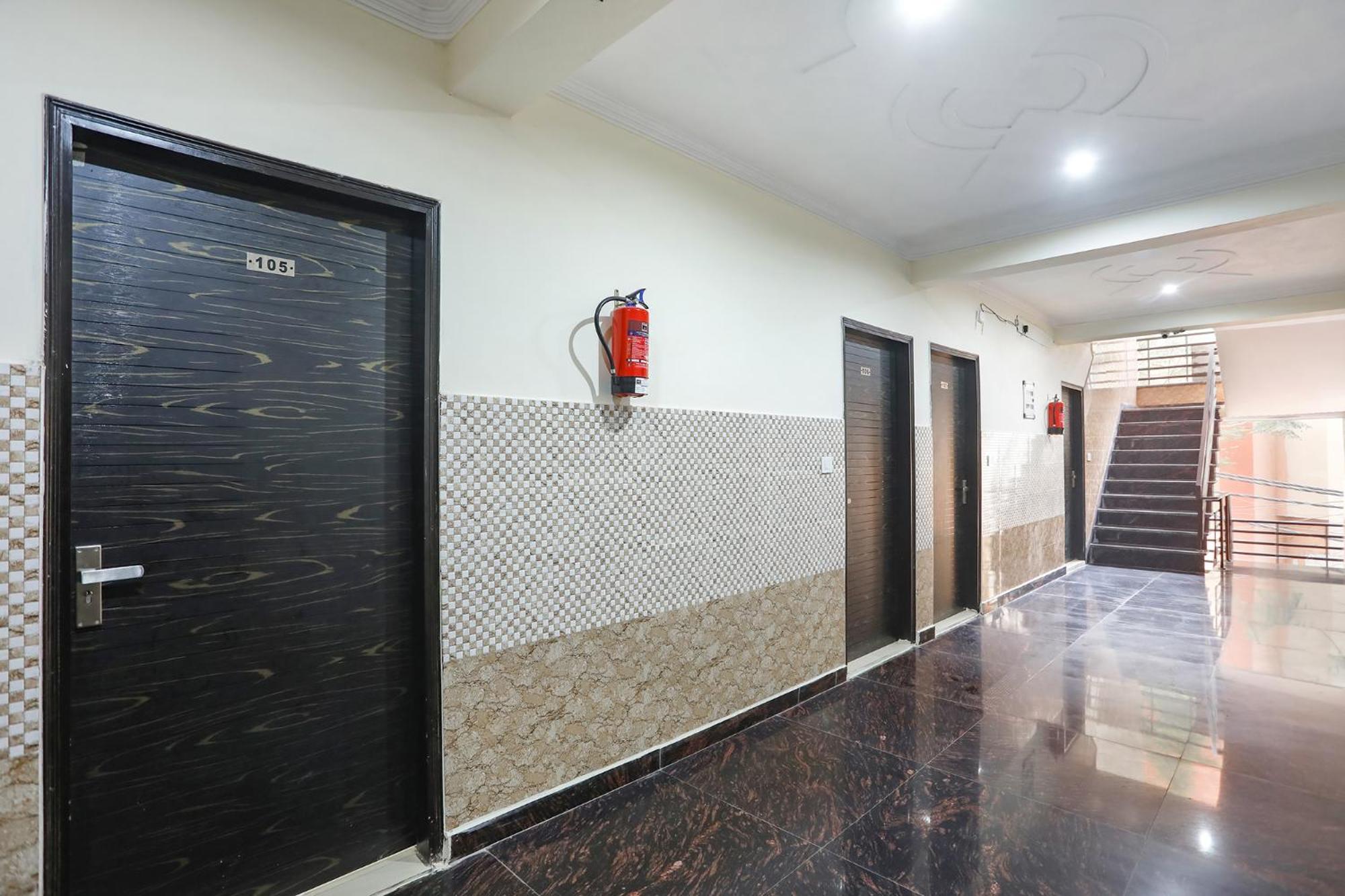 Fabexpress Asp Royal Residency Inn- Janakpuri 델리 외부 사진