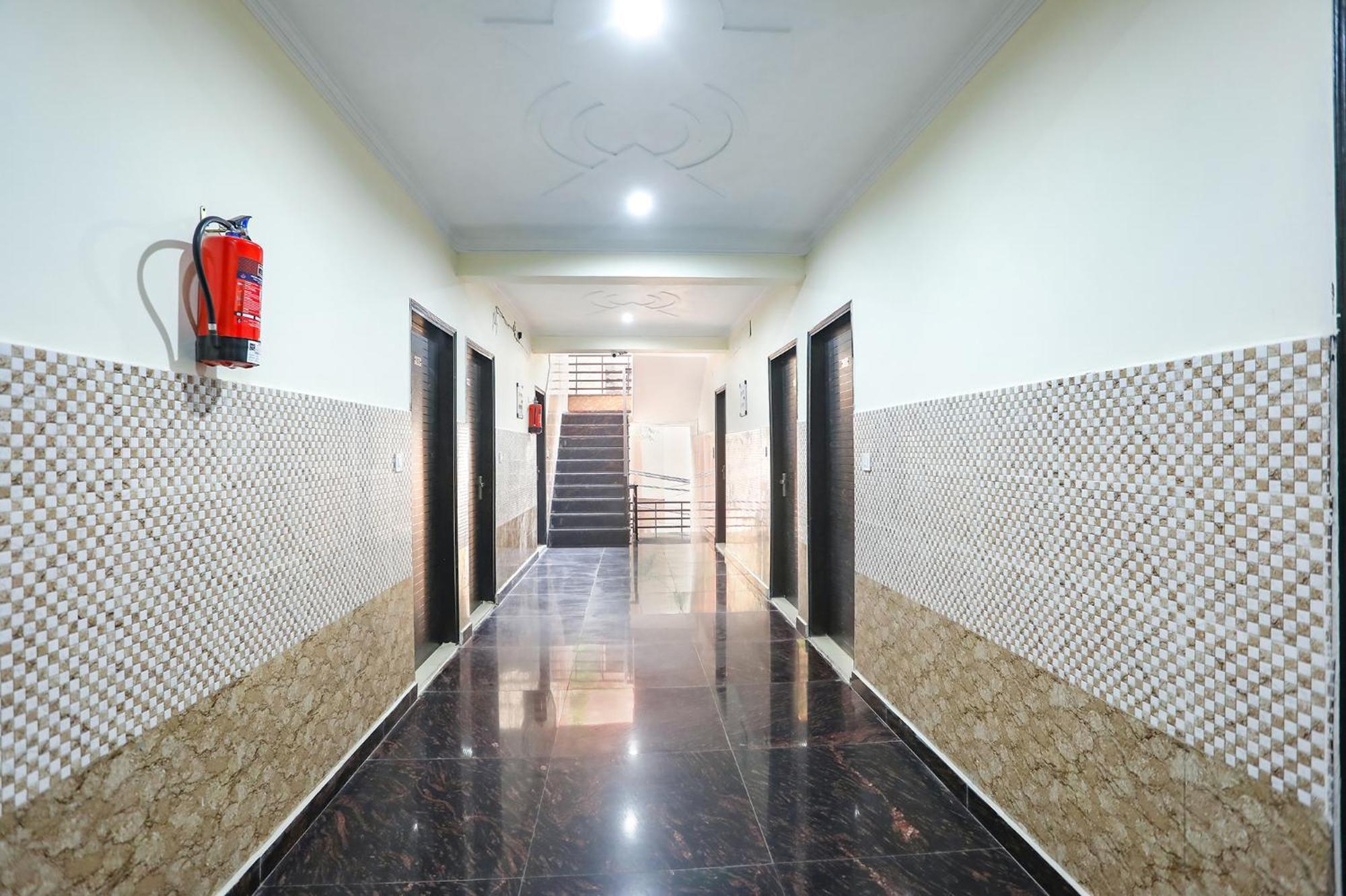 Fabexpress Asp Royal Residency Inn- Janakpuri 델리 외부 사진